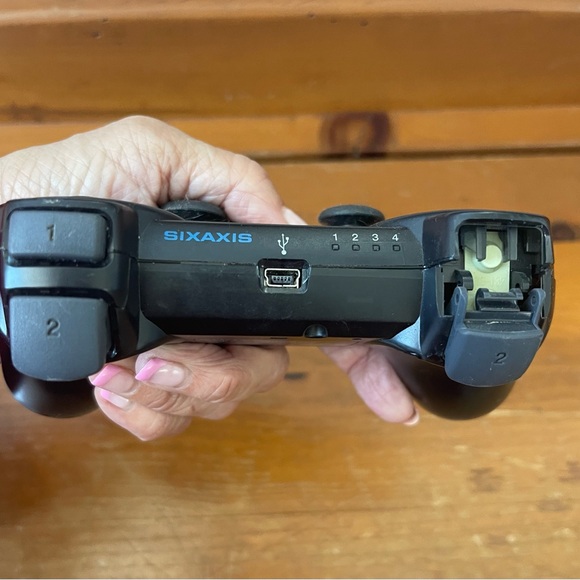 2 Xbox 360 games 1 Wii game and 1 damaged Sony PlayStation controller - Picture 6 of 6